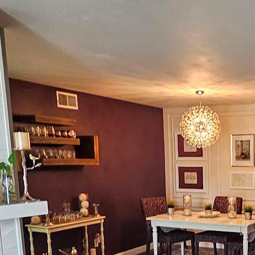 dining space with a notable chandelier