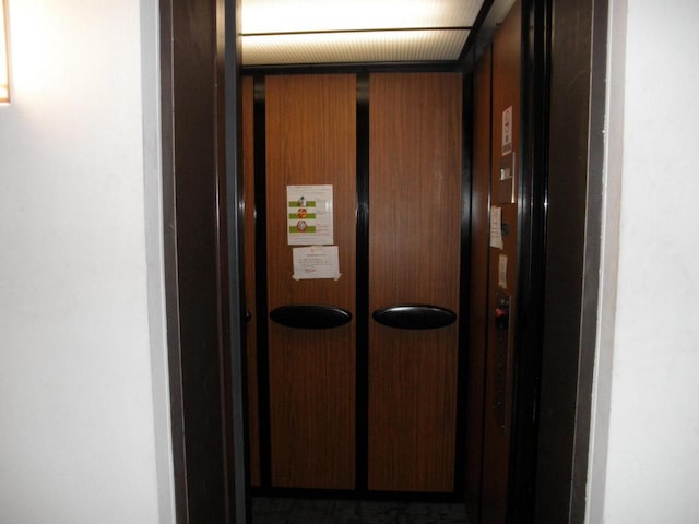 room details with elevator