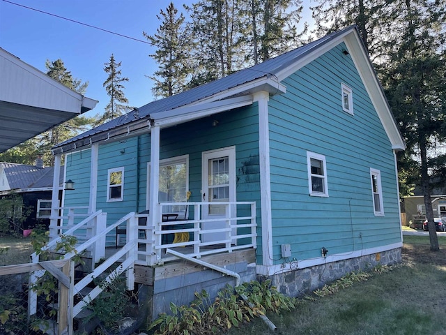 bungalow featuring covered porch