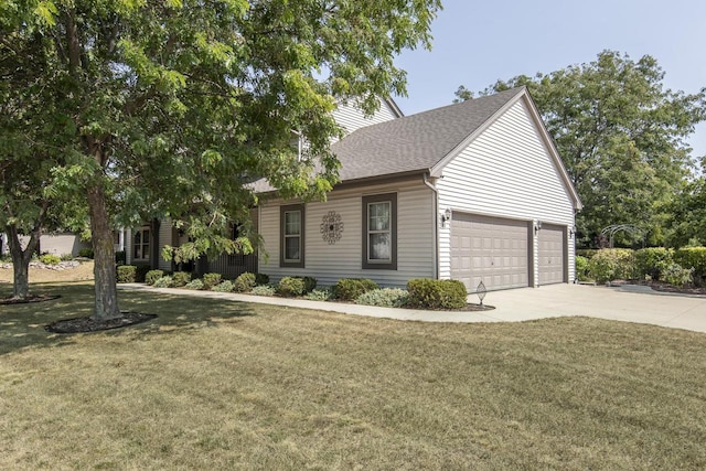 view of front of house featuring a front lawn and a garage