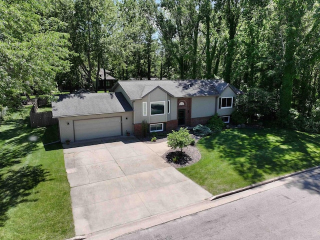 view of front of home featuring a front lawn and a garage