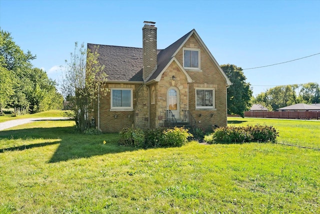 view of front facade with a front lawn