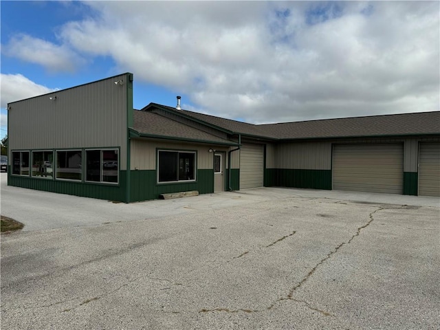 ranch-style home featuring a garage