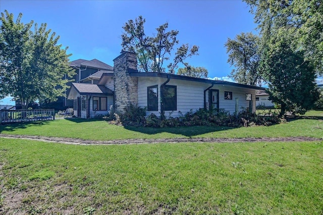 view of front of property with a front lawn