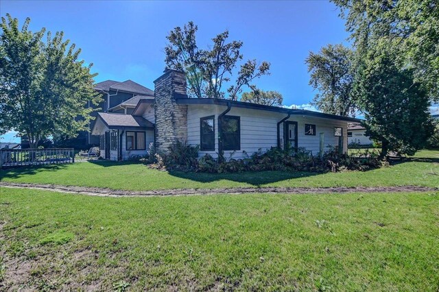 2809 Dewey Ct, Middleton, WI 53562 - view of front facade featuring a chimney and a front lawn