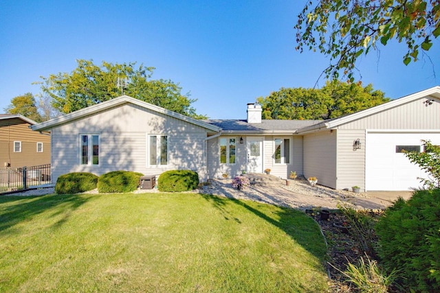 view of front of house featuring a front yard and a garage