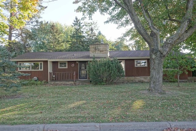 single story home with a front yard