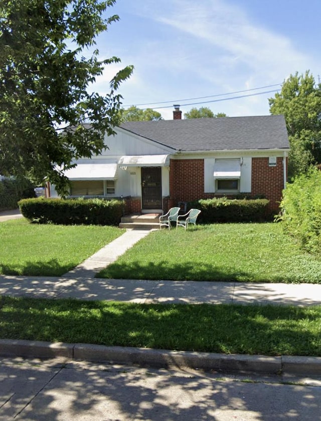 ranch-style home featuring a front yard