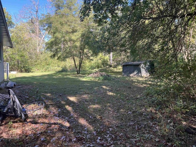 650 Roosevelt St, Mauston, WI 53948 - view of yard featuring an outdoor structure and a shed