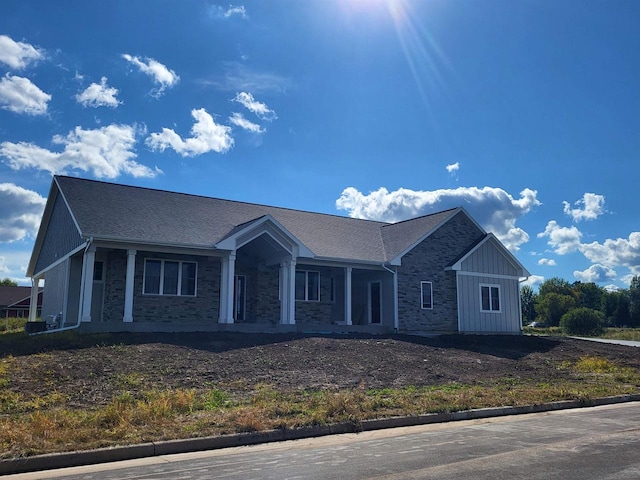 single story home with covered porch