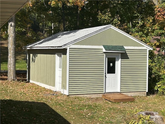 view of outdoor structure with a lawn