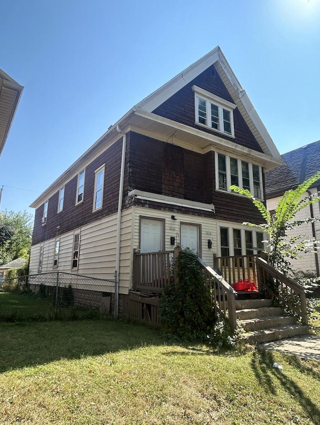 view of front of home with a front yard