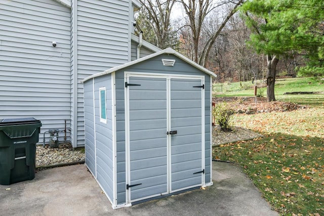 view of outbuilding