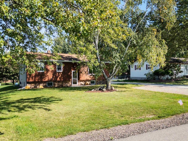 bi-level home featuring a front yard