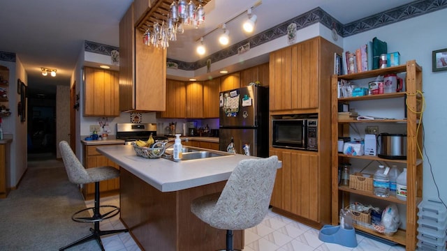 kitchen with stainless steel appliances, sink, and a breakfast bar