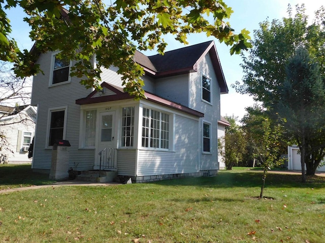 view of front facade with a front lawn