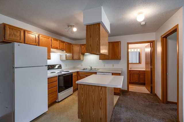 kitchen featuring a textured ceiling, a center island, sink, light carpet, and white appliances