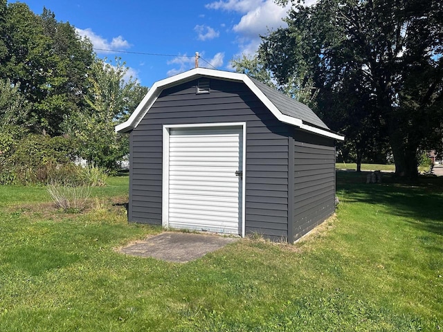 view of outdoor structure featuring a yard