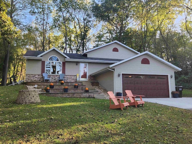 view of front facade featuring a front lawn and a garage