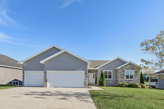 view of front of property with a front yard