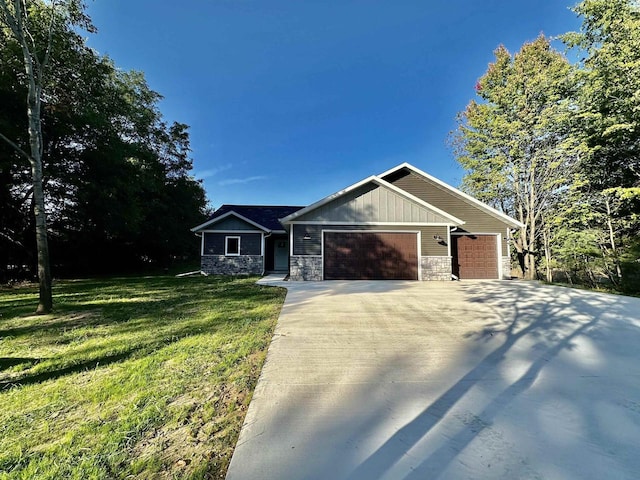 view of front of house featuring a garage and a front lawn