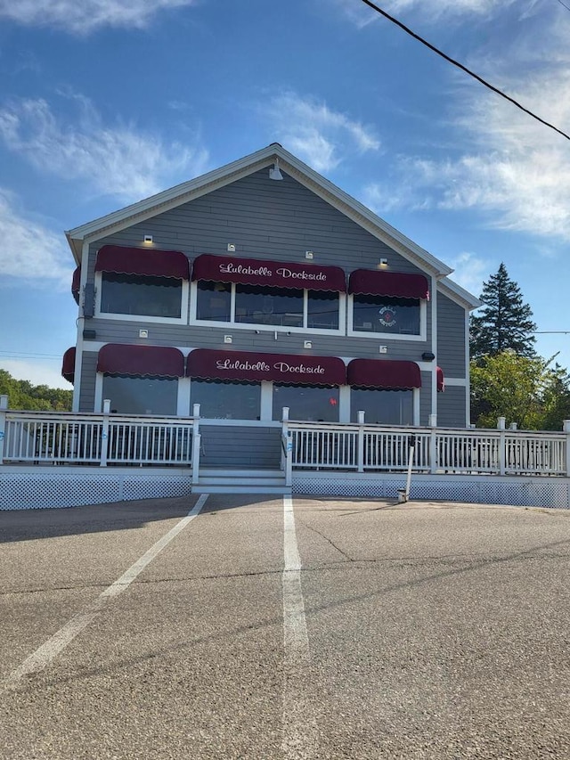 view of front of house