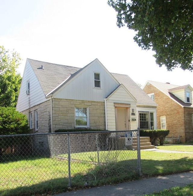 view of front of home with a front lawn