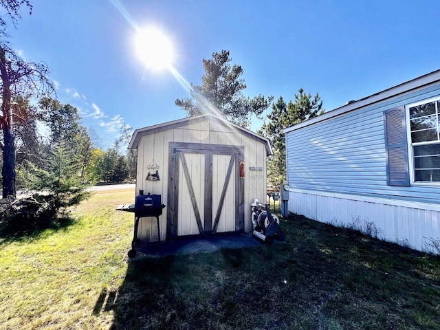 view of outdoor structure with a yard