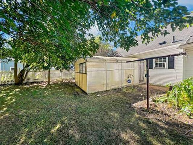 view of yard with an outdoor structure