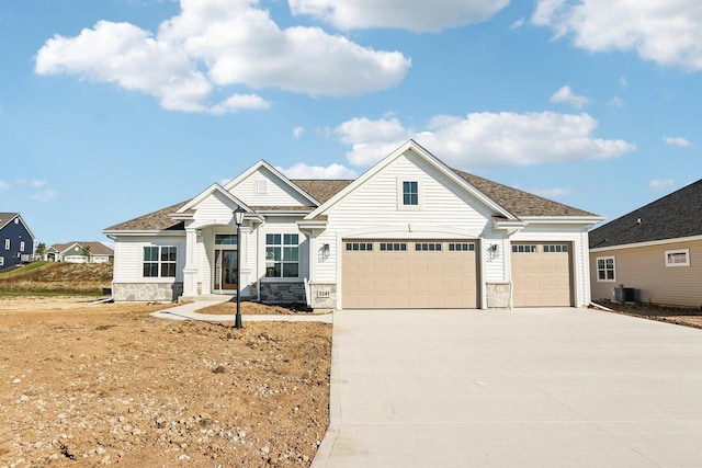 view of front facade featuring cooling unit and a garage