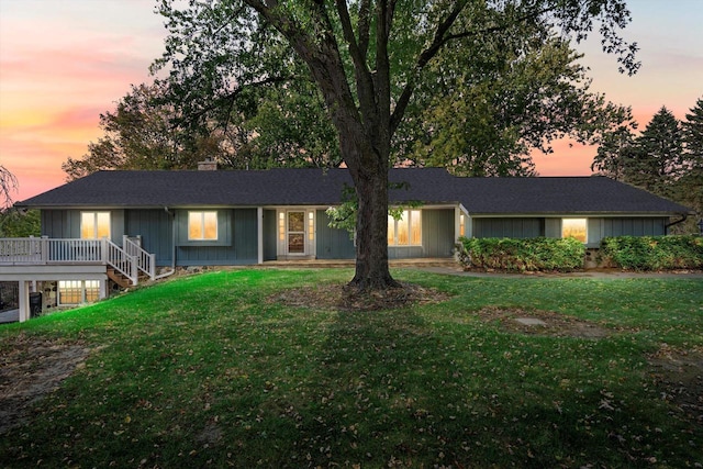 single story home featuring a lawn