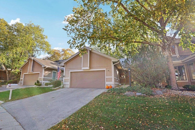 view of front of property featuring a front yard and a garage