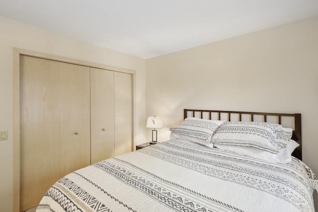 bedroom featuring a closet