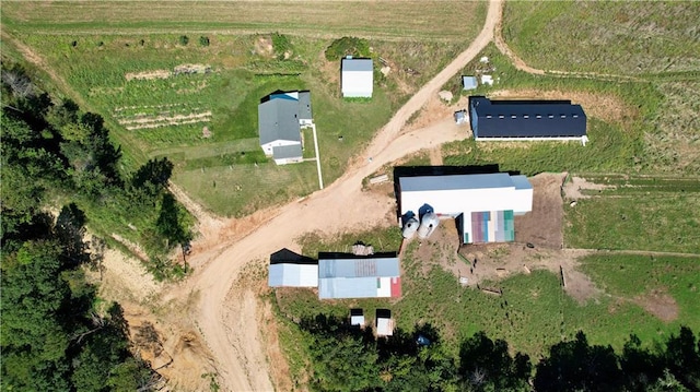 birds eye view of property featuring a rural view