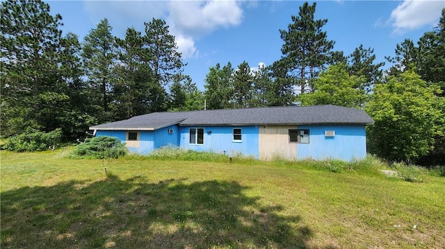 back of house featuring a yard