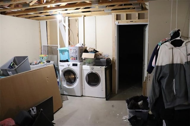 washroom with washing machine and dryer