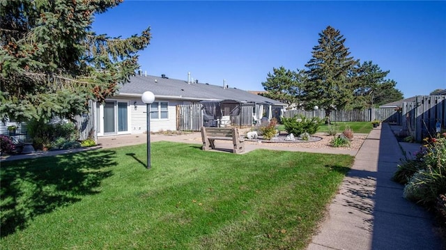 view of yard featuring a patio area