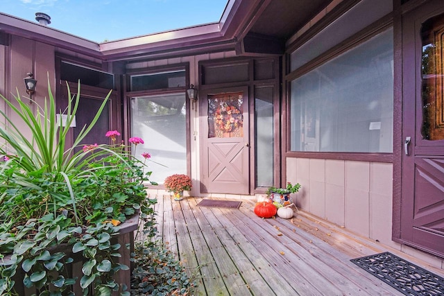 property entrance featuring a wooden deck