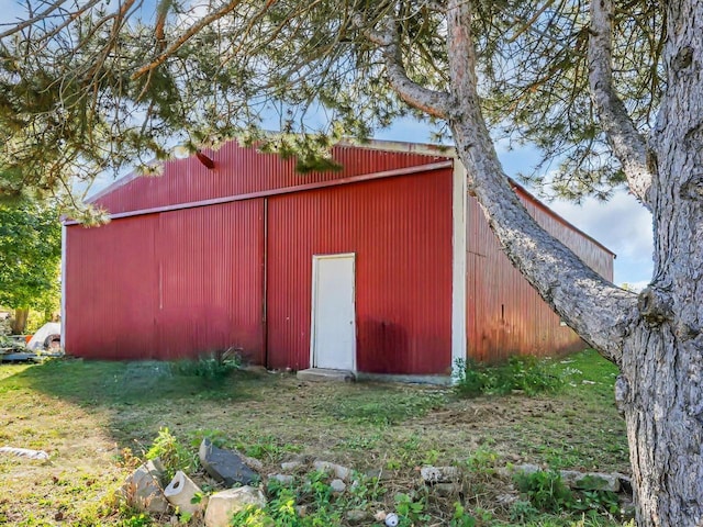 view of outbuilding featuring a yard