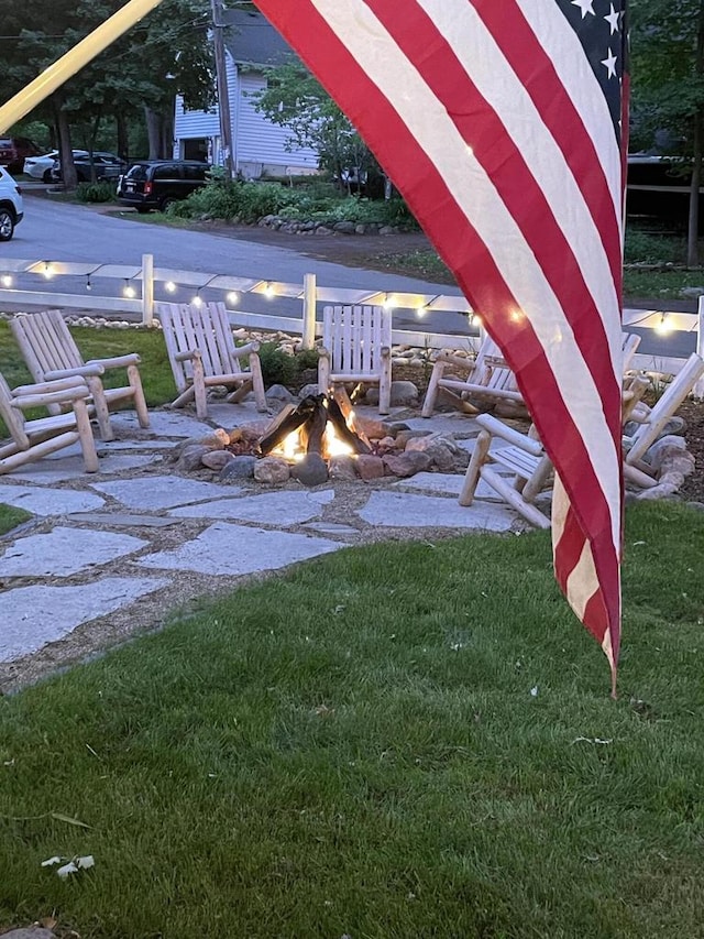 view of yard featuring an outdoor fire pit