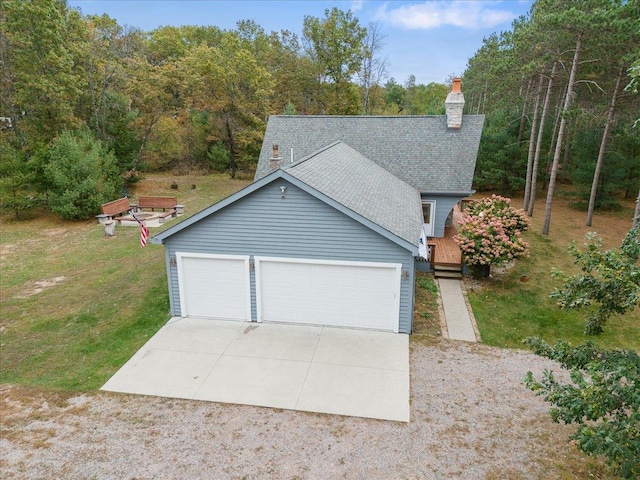 view of front of property featuring a front yard