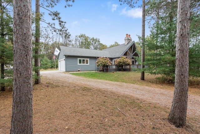 view of front of home featuring a front yard and a garage