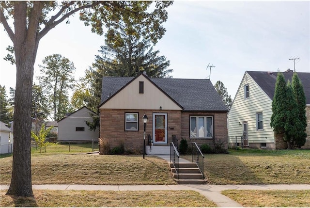 view of front of home featuring a front lawn