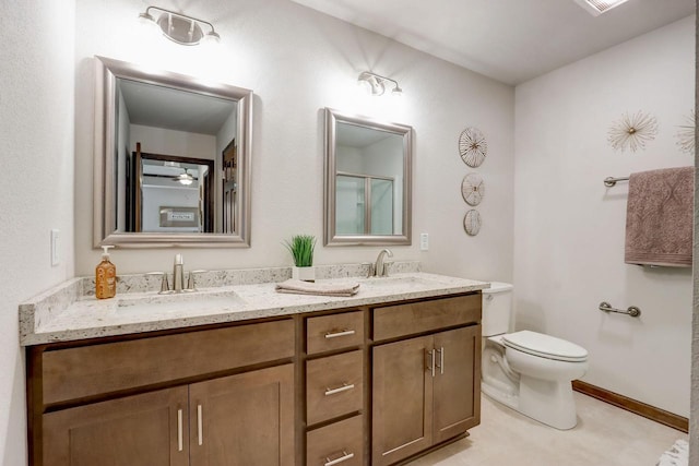 bathroom with ceiling fan, a shower with shower door, vanity, and toilet