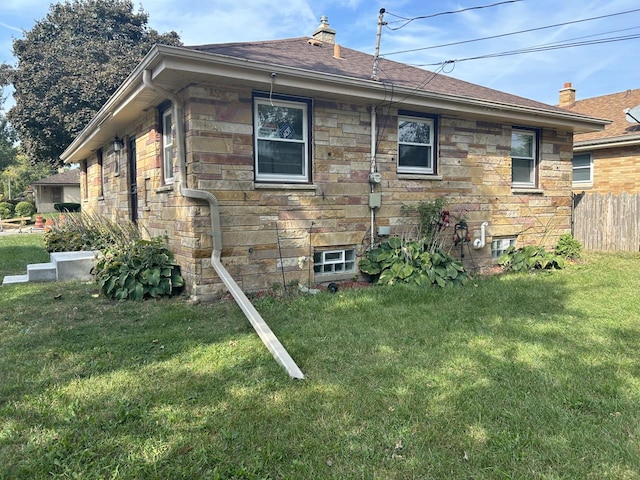 view of side of property featuring a lawn