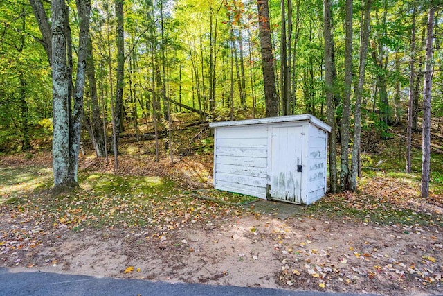 view of outbuilding