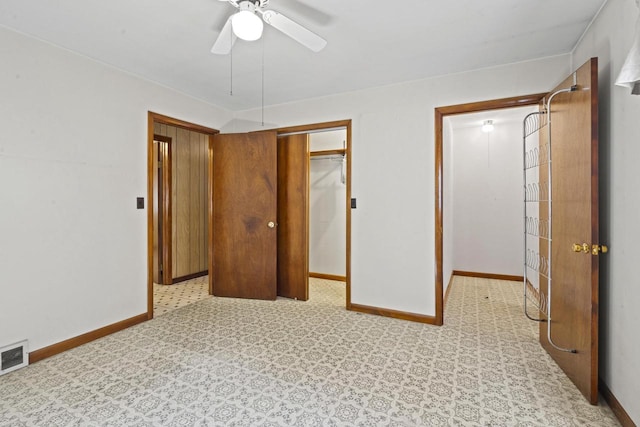 unfurnished bedroom with ceiling fan and a closet