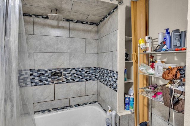 bathroom featuring shower / tub combo