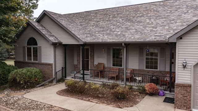 property entrance featuring a porch