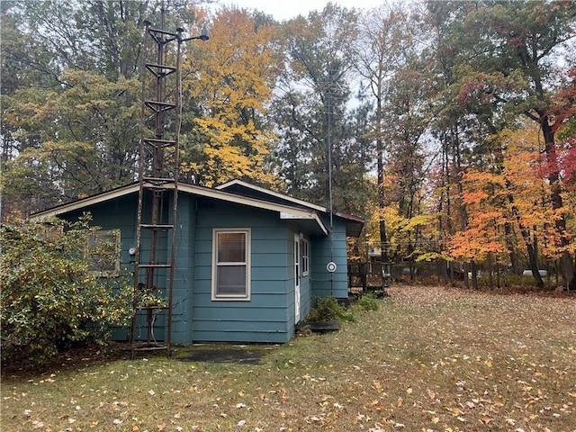 view of outbuilding featuring a yard